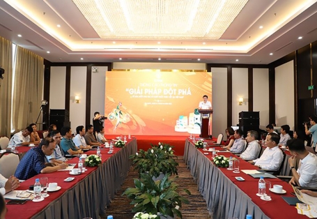 [Dân Việt] Dùng sâm Báo, cây tầm bóp làm thức ăn nuôi lợn, nuôi gà, con nào cũng khỏe, nông dân có lời